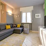 Family With Private Box Parking Desenzanoloft Official Partner Homes & By Marriott Bonvoy Apartmán