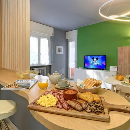 Family With Private Box Parking Desenzanoloft Official Partner Homes & By Marriott Bonvoy Apartmán
