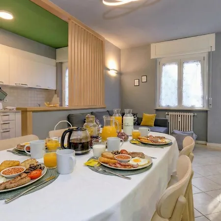 Family With Private Box Parking Desenzanoloft Official Partner Homes & By Marriott Bonvoy Apartmán