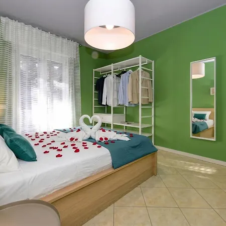 Family With Private Box Parking Desenzanoloft Official Partner Homes & By Marriott Bonvoy Apartmán *